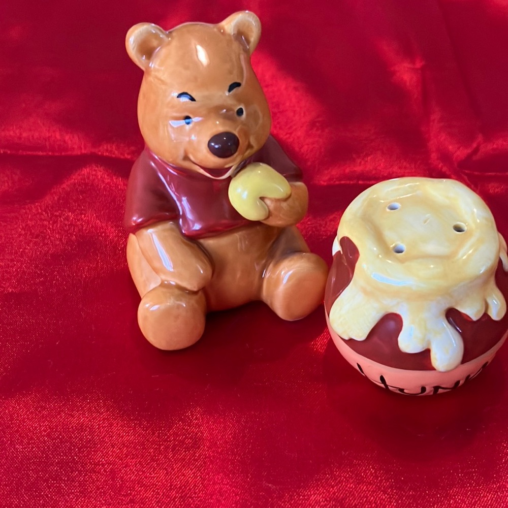 Disney Winnie  the Pooh and Honey Pot Salt and Pepper Shakers